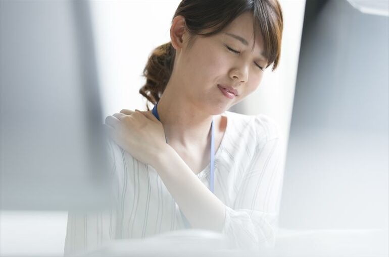 肩こりを放置すると危険な理由